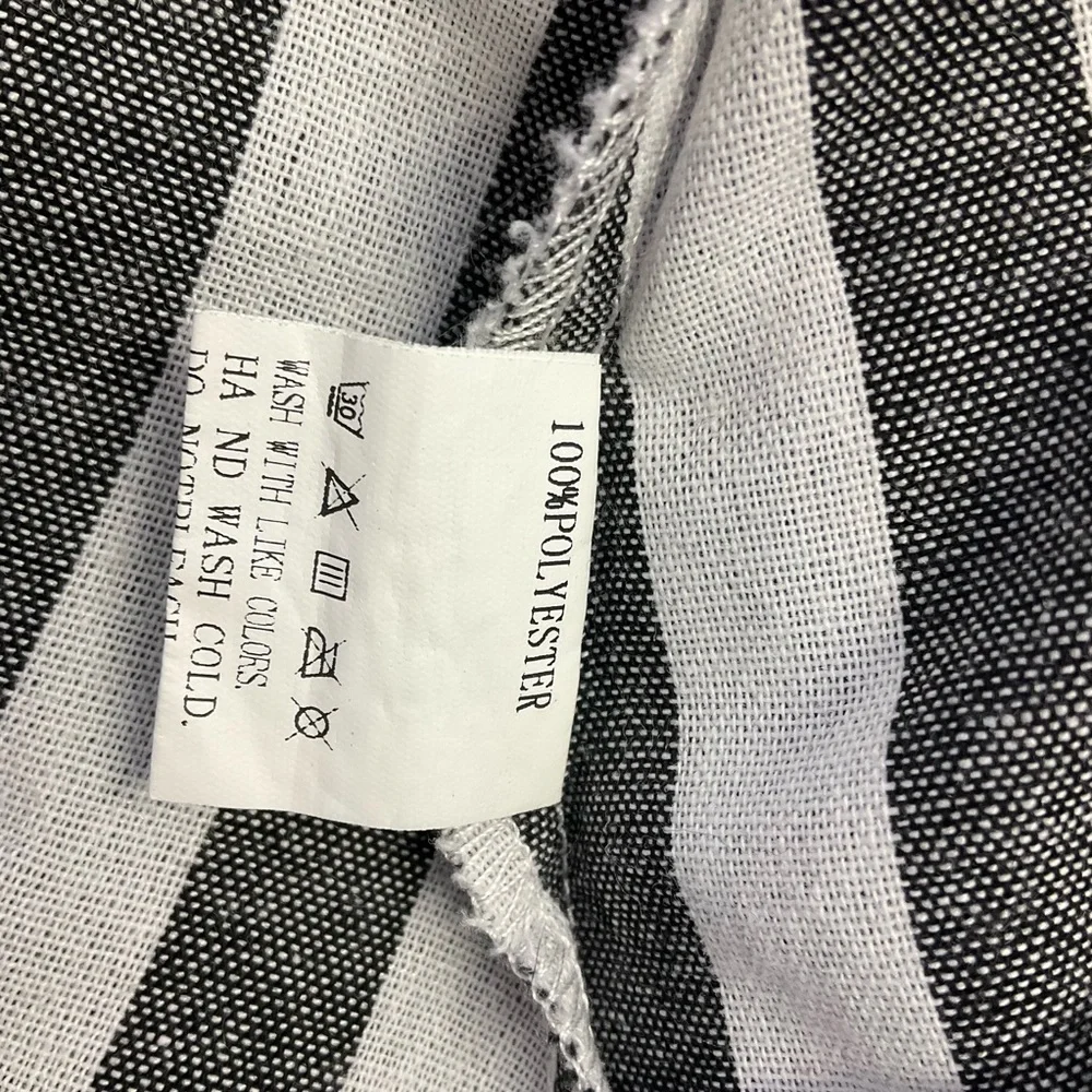 Chaolilai‎ XXL Vintage black & white striped pattern shortsleeved button tab